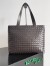 Bottega Veneta Large Zipped Tote in Fondant Intrecciato Calfskin